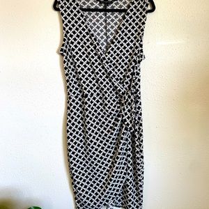 Faux-wrap sleeveless Banana Republic midi dress. Black and white lattice print.